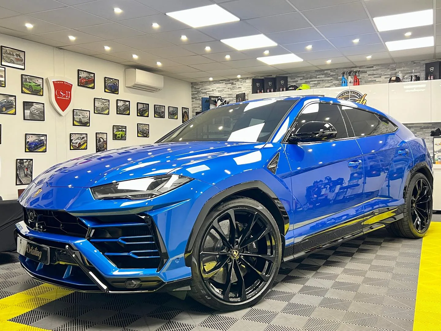 Carrosserie propre et brillante après décontamination