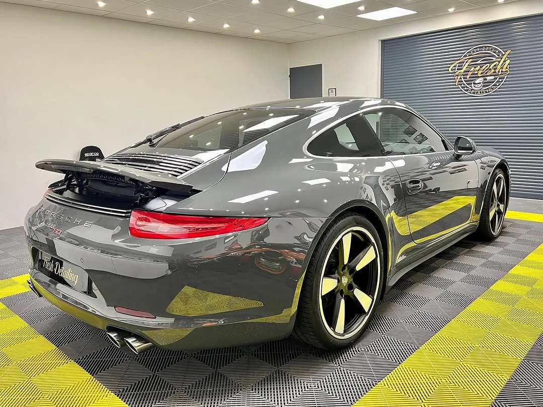 Porsche 911 50e Anniversaire après passage à l'atelier Fresh Detailing 95