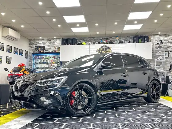 Renault Mégane R.S. après passage à l'atelier Fresh Detailing 95