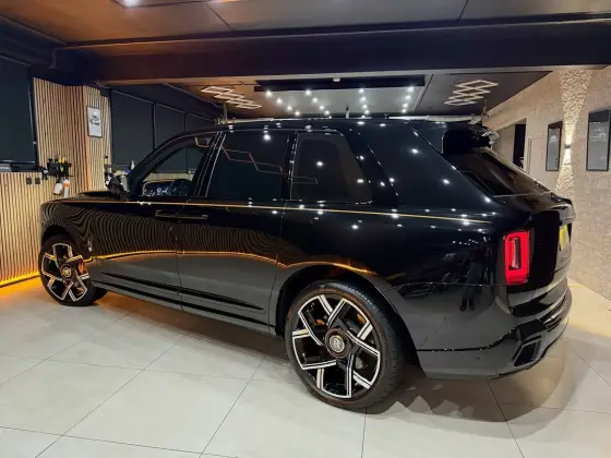 Rolls-Royce Cullinan Black Badge — photo 6 de la réalisation